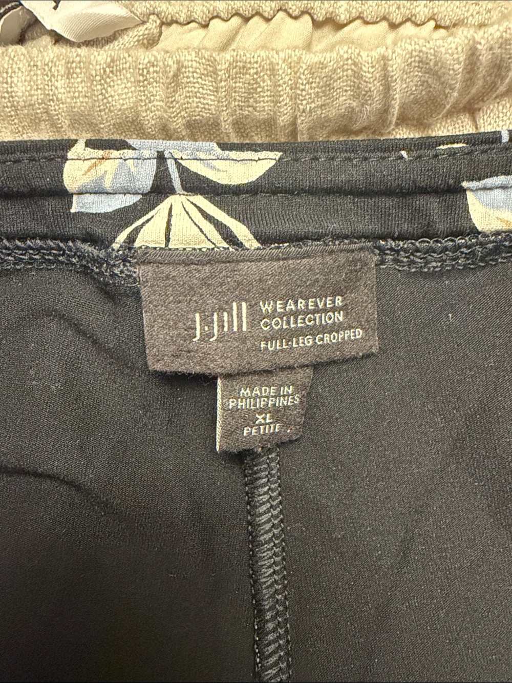 J. Jill Navy Cropped Wearever Pants with white Floral Trim